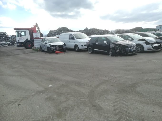 Aperçu des activités de la casse automobile MELI PIECES AUTO située à SAINT-ROMAIN-LE-PUY (42610)